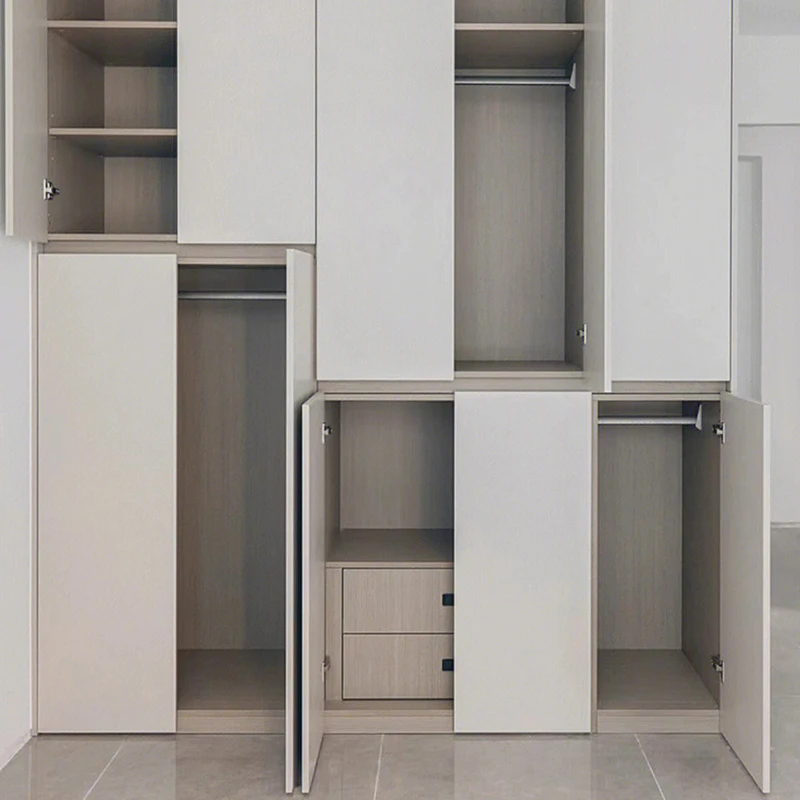 Malá ložnice moderní šatník